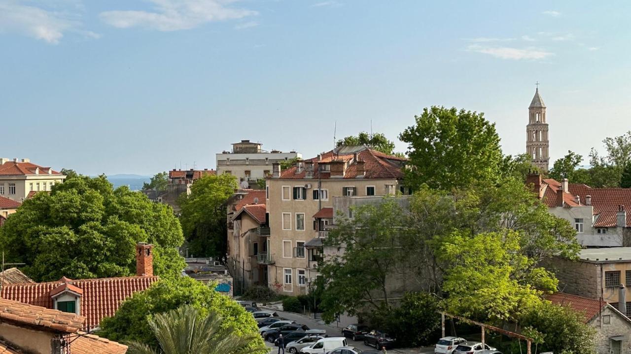 Iris Oasis Apartment Split Exterior photo