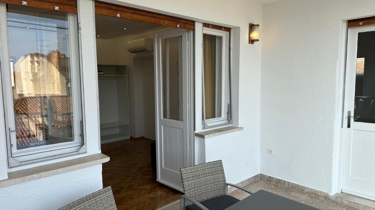 Iris Oasis Apartment Split Exterior photo